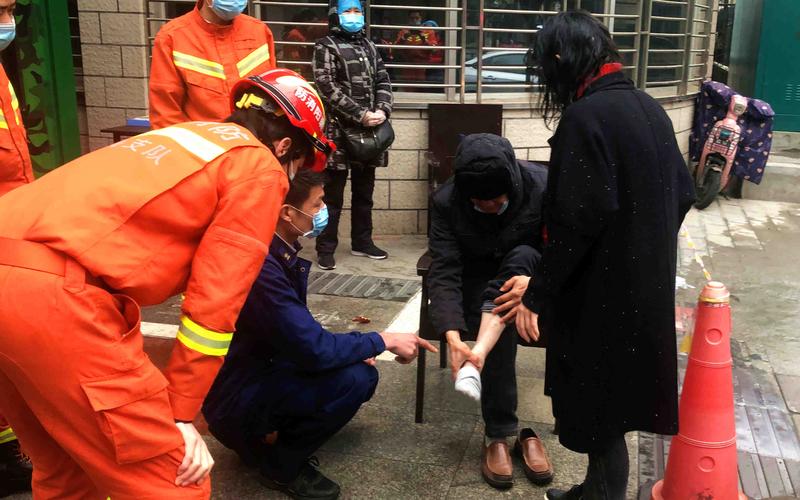 港彩二四六天天好资料和老人骑车捎人遇车祸与老人骑车捎人遇车祸怎么处理